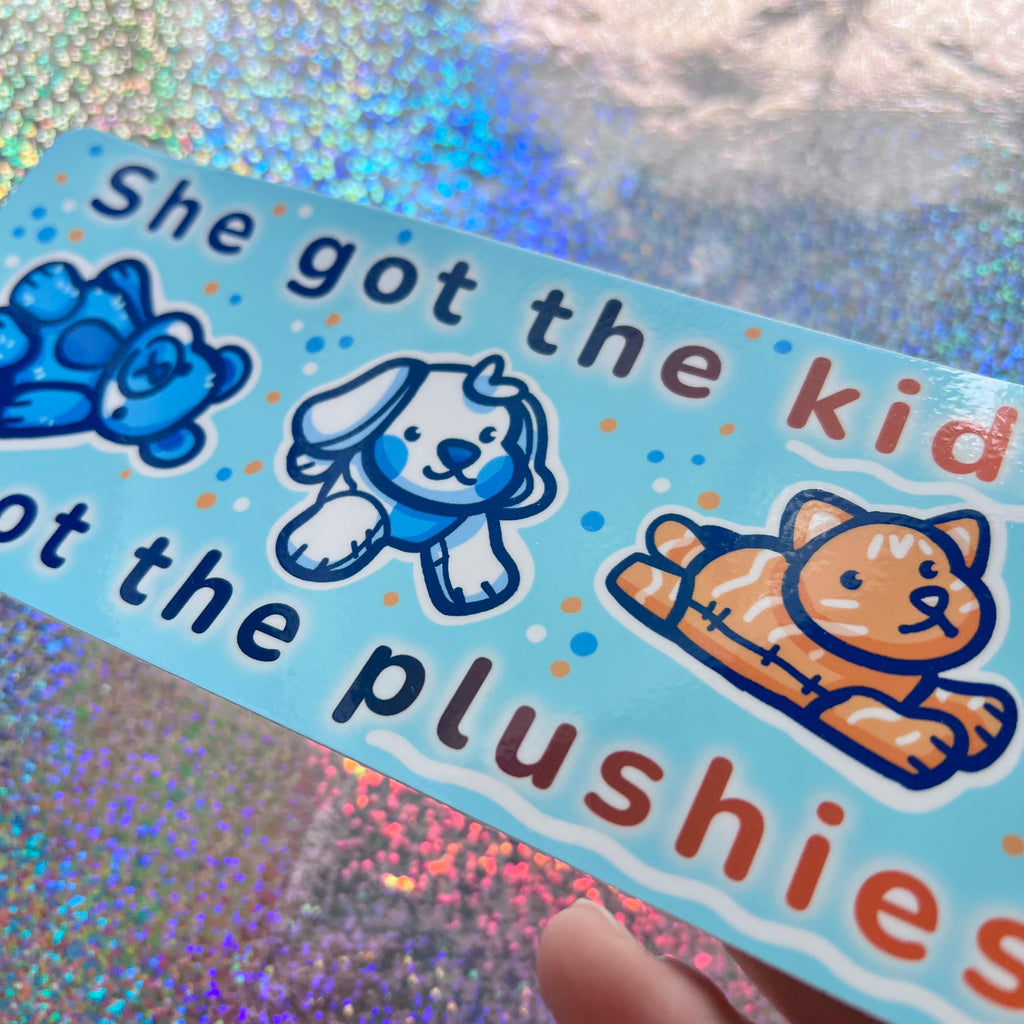 A sticker that has three stuffed animals and text that says "She Got the Kids.. I Got the Plushies"